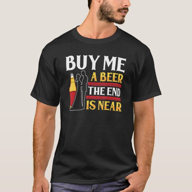 Camiseta Compre-me uma cerveja o fim está perto festa de so (Frente)