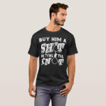 Camiseta Compre-o um tiro, ele é casando<br><div class="desc">Camisa engraçada do despedida de solteiro T - compre-o um tiro,  ele é casando.</div>