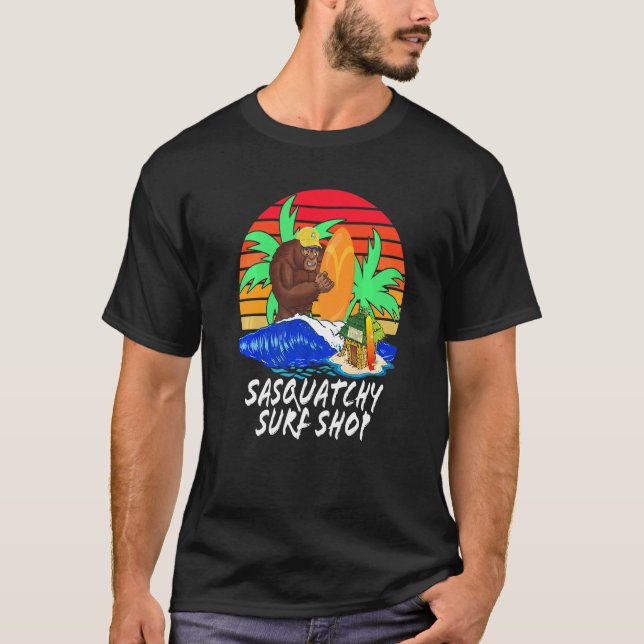 Camiseta Compro Sasquatchy Tiki Hut Surf (Frente)