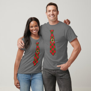 Camiseta Conceda Crachá Escocês e Gravata Xadrez