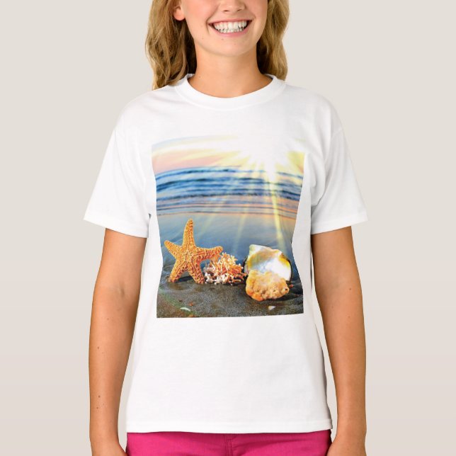 Camiseta Conchas marítimas e estrelas-do-mar na praia (Frente)