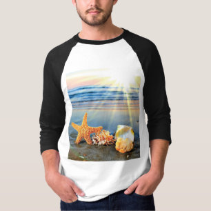Camiseta Conchas marítimas e estrelas-do-mar na praia