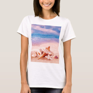 Camiseta Conchas na praia do mar