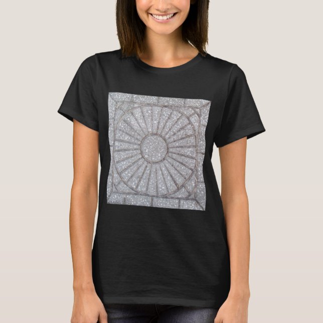 Camiseta Concreto com um sol gravado nele (Frente)