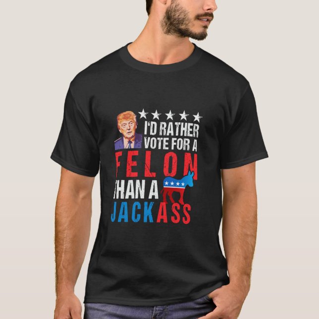 Camiseta Condenado Felon 2024 Eu Voto Preferencialmente Par (Frente)