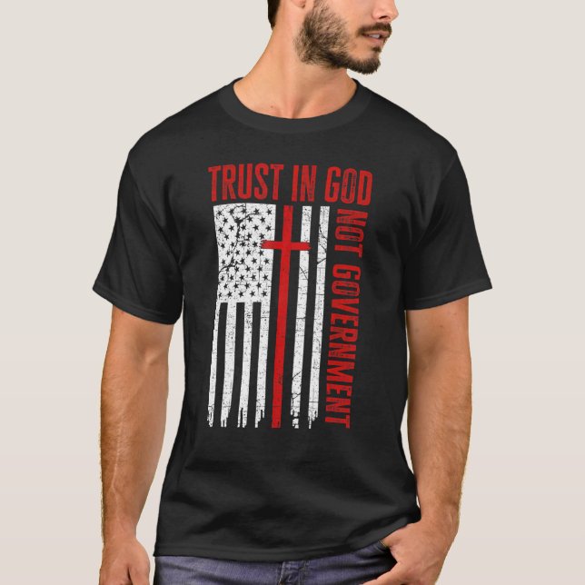 Camiseta Confiança Em Deus Não No Cristão Patriótico Govern (Frente)