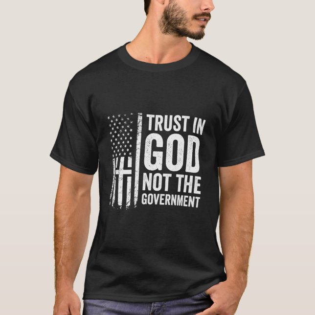 Camiseta Confiança Em Deus Não No Governo - Cristo Patrióti (Frente)