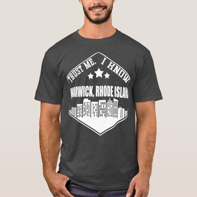 Camiseta Confie em mim Eu Conheço Warwick Rhode Island East (Frente)