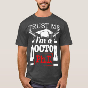 Camiseta Confie Em Mim Ix27m Um Formando Doutorado PhD Grad