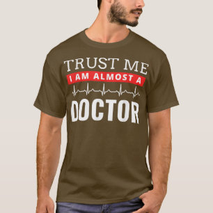 Camiseta Confie em mim. Sou quase um estudante de Medicina