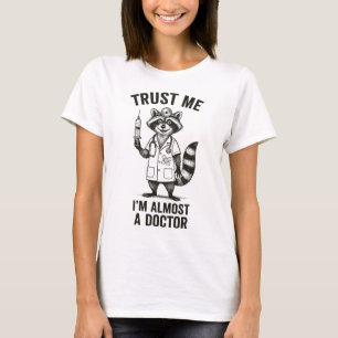 Camiseta Confie em Mim, Sou Quase um Médico – Rato de Labor