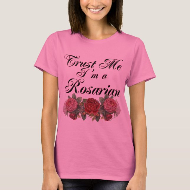 Camiseta Confie em mim, sou um jardineiro Rosariano dizendo (Frente)