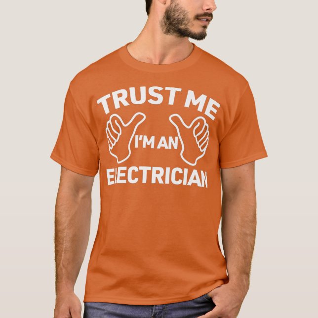 Camiseta Confie Em Mim Um Premium Eletrônico (Frente)