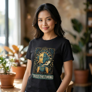 Camiseta Confie No Tempo Sol Lua Lo-Fi Café