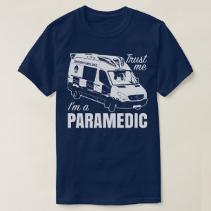 Camiseta Confie que eu mim é um T da ambulância da