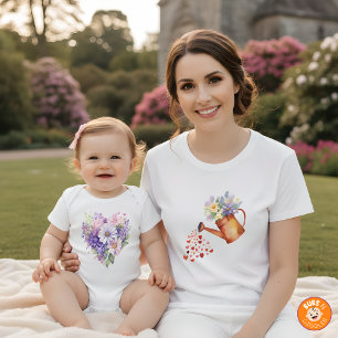 Camiseta Conjunto de Mãe e Filha com Regador de Aquarela