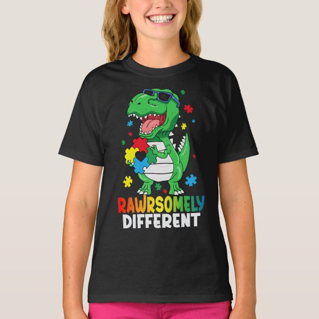 Camiseta Consciência do Autismo Dinossauro Muito Diferente (Frente)
