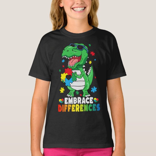 Camiseta Consciência do Autismo Dinossauro Muito Diferente (Frente)