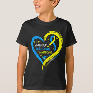 Camiseta Consciência do síndrome de down amo alguém com dow