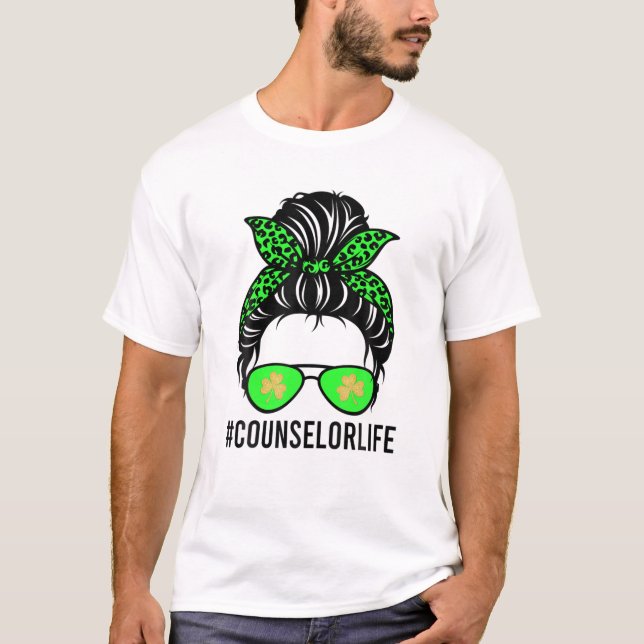 Camiseta Conselheiro Messy Bun Dia de São Patrício Engraçad (Frente)