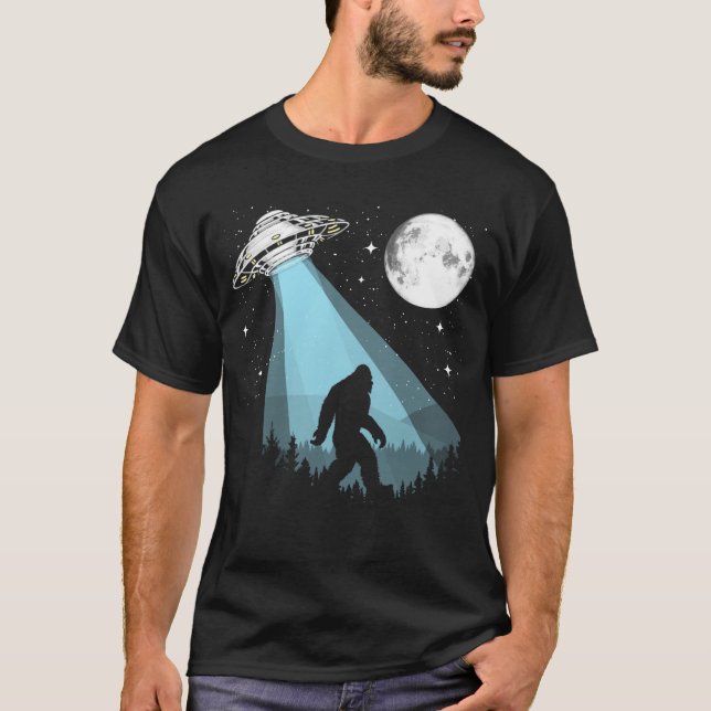Camiseta Conspiração Bigfoot e OVNI - Lua, Estrelas, Noite  (Frente)