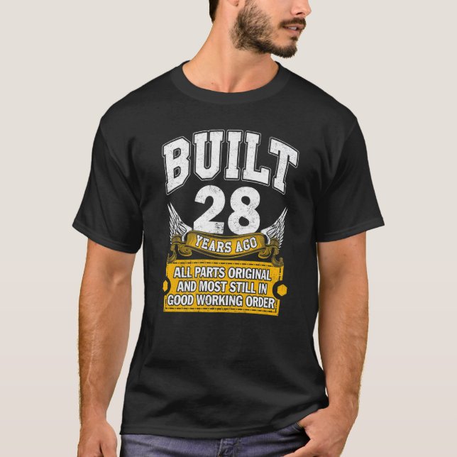 Camiseta Construído com 28 anos, todas as peças originais c (Frente)