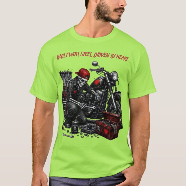 Camiseta Construído Com Aço. Impulsionado Pelo Coração. (Frente)