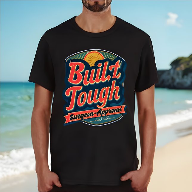 Camiseta Construído Duro, Aprovado pelo Cirurgião - Recuper (Retro Surgery Recovery - Built Tough, Surgeon-Approved T-Shirt .)