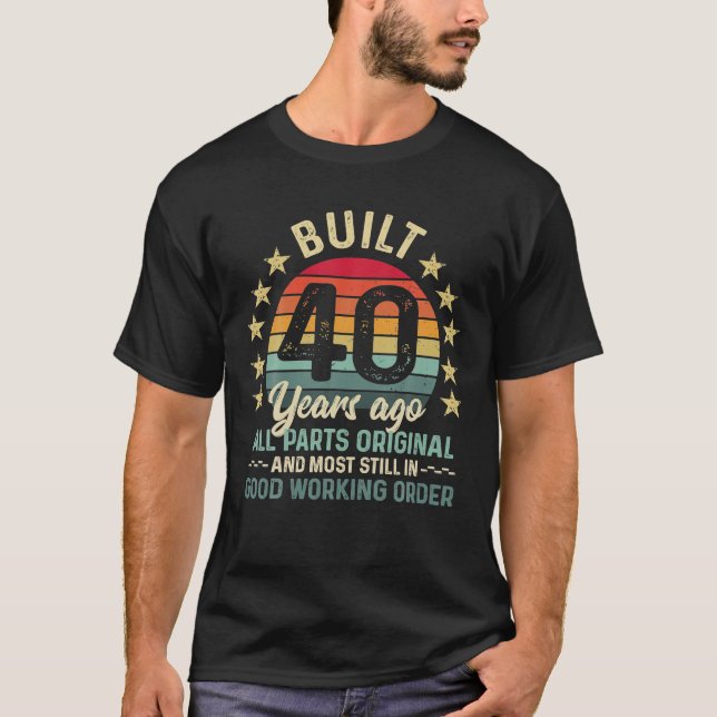 Camiseta Construído há 40 anos, todas as peças originais da (Frente)
