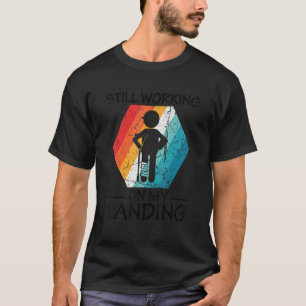 Camiseta Continuando Trabalhando Em Minha Perda De Braço Qu