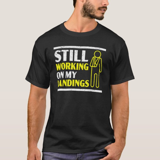 Camiseta Continuando Trabalhando No Meu Aterro Quebrou O Do (Frente)