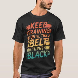 Camiseta Continue Treinando Até a Faixa Ficar Preta -