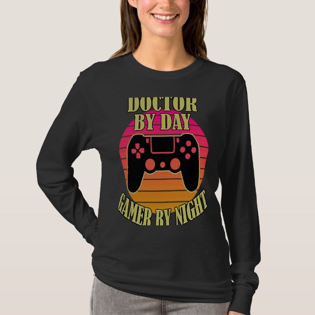 Camiseta Controlador De Jogo De Vídeo Médico Por Dia (Frente)