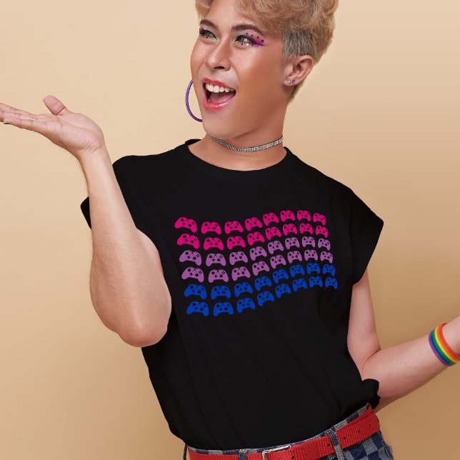 Camiseta Controladores de Vídeo de Sinalizador de Orgulho B (Mockup of t-shirt on an LGBT youth. Photo by our-team on Freepik)