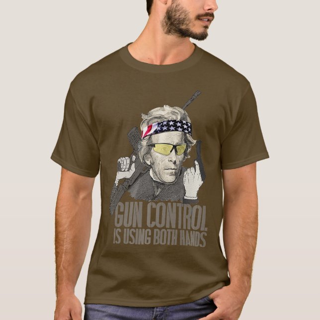 Camiseta Controle De Arma Está Usando Ambas As Mãos Andrew  (Frente)