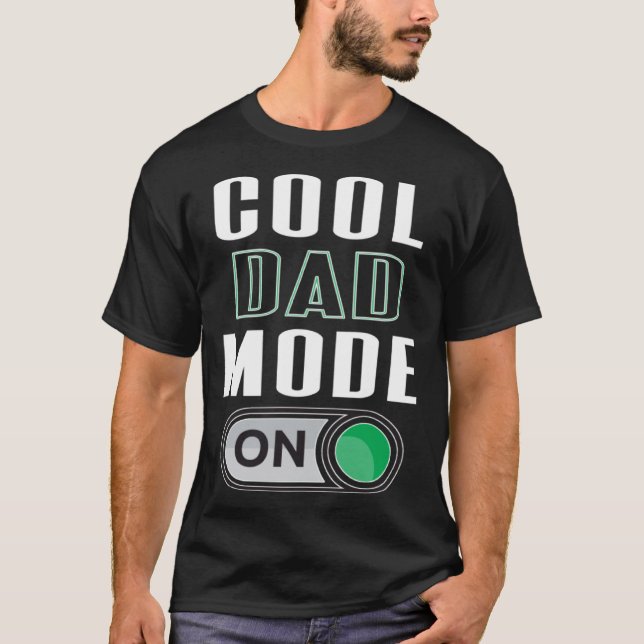 Camiseta Cool Dad Mode On Fun Father s Day Graphic Artwork (Frente)