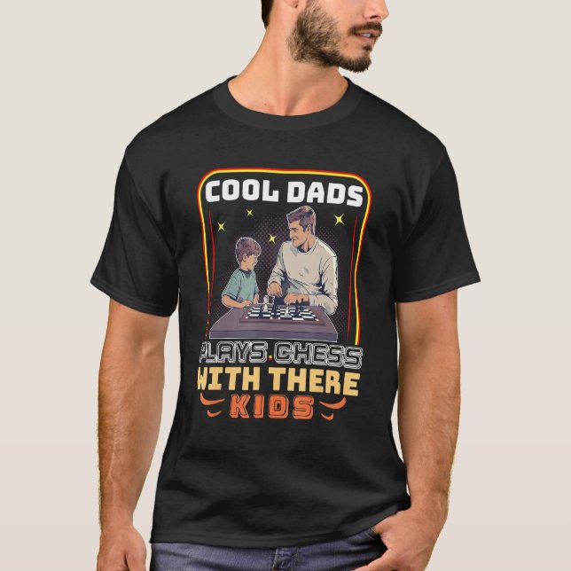 Camiseta Cool Dads plays chess with there Kids  Father´s Da (Frente)