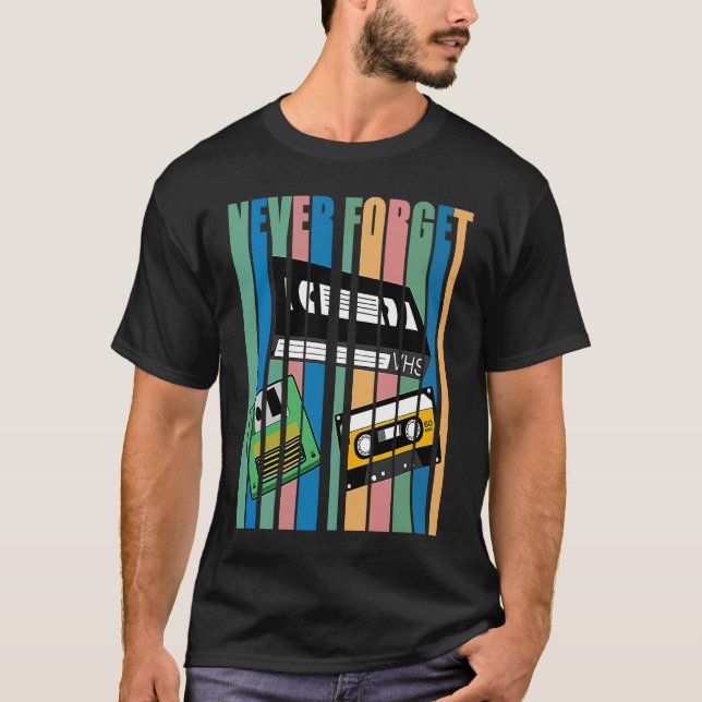 Camiseta Cool Never Forget T  I VHS Cassette Diskette Video (Frente)