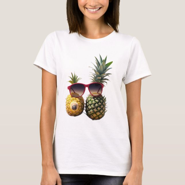 Camiseta Cool Pineapples with Sunglasses – Fun Summer Vibes (Frente)