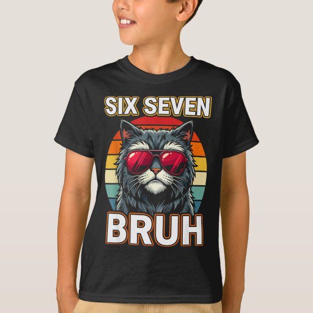 Camiseta Cool Retro Seis Sete Bruh Gato Óculos de Sol Meme  (Frente)