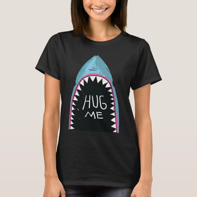 Camiseta Cool Shark Hug Me Summer Surf Club (Frente)