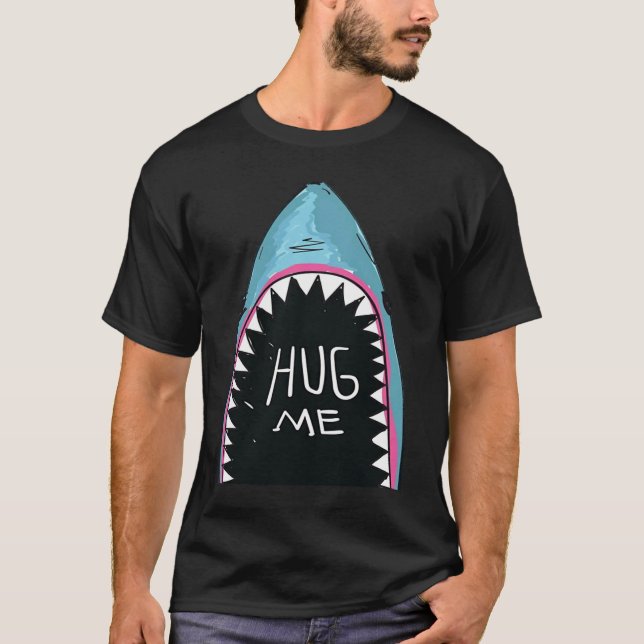 Camiseta Cool Shark Hug Me Summer Surf Club (Frente)