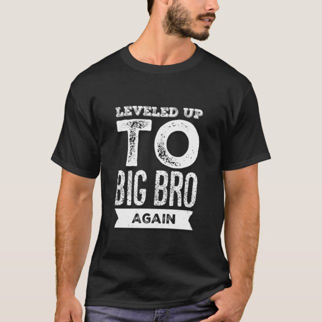 Camiseta Cool Text Funny for People Funny Leveled Up to Big (Frente)