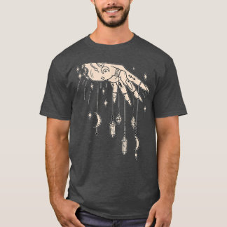 Camiseta Cool Witches Design Of A Tattooed Hand With Crysta