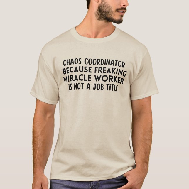 Camiseta Coordenador de caos porque trabalhador milagroso (Frente)