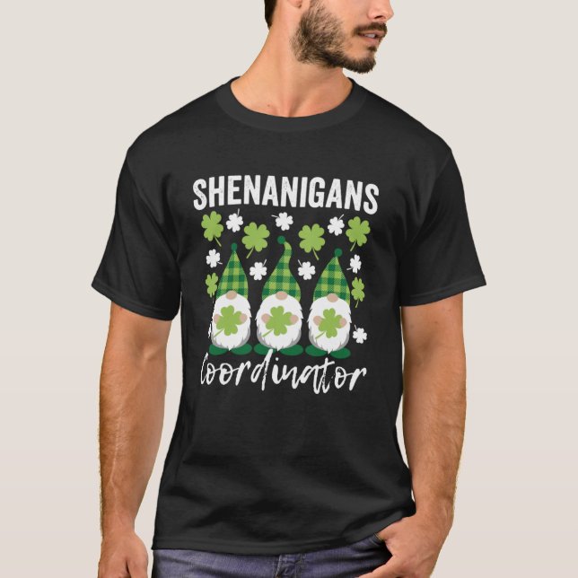 Camiseta Coordenador de Shenanigans, Rua dos Gnomos Cute Pa (Frente)