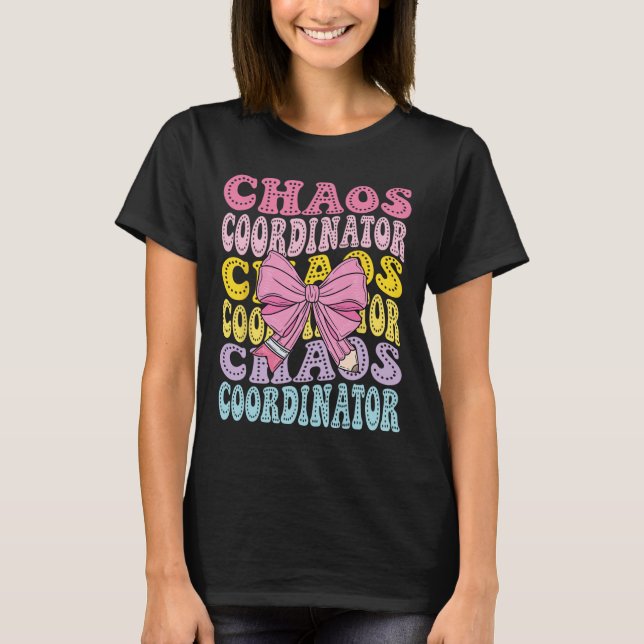 Camiseta Coordenadora de Caos Mãe Professora de Volta à Esc (Frente)