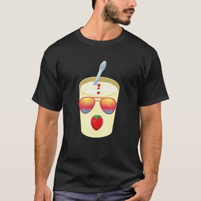 Camiseta Copo de Iogurte de Morango com Fantasia de Óculos  (Frente)