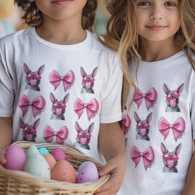 Camiseta Coquette Bunny com Goma de óculos Solares e Arco R (Coquette easter bunnies with pink bubble gum and bows. )