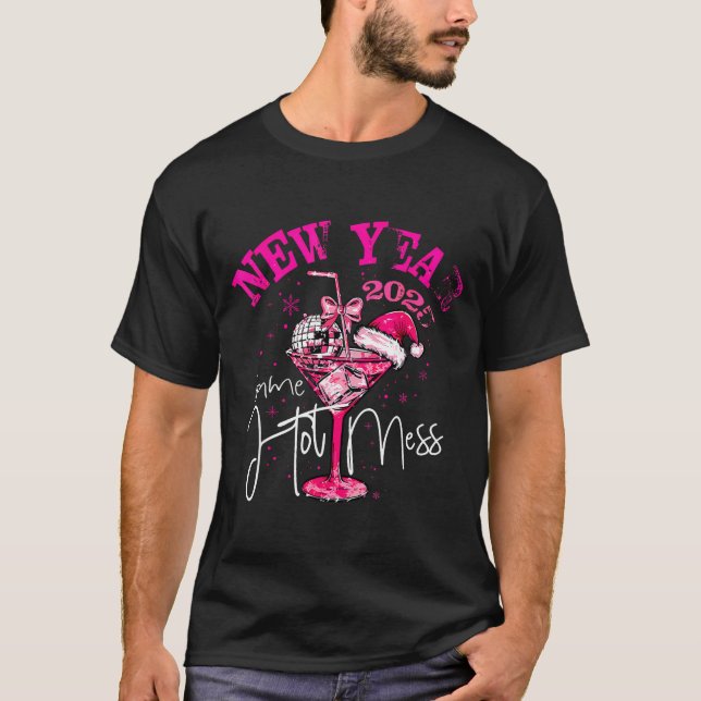 Camiseta Coquette New Year Same Hot Mess 2025 Funny New Yea (Frente)